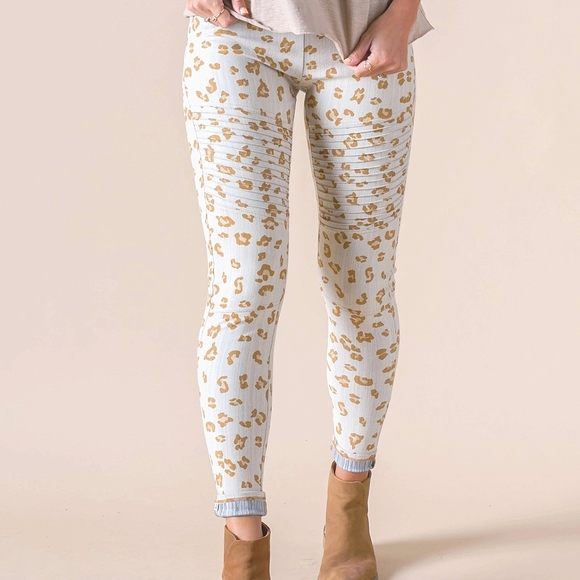 Agnes & Dora Denim - NWT Agnes & Dora Leopard Moto Jeggings Size Large